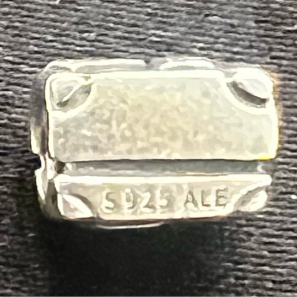 Pandora Adventure Suitcase Charm - Picture 4 of 5